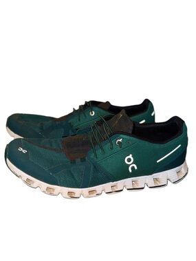 On Running Cloud 5 Sneakers in Obsidian/Evergreen